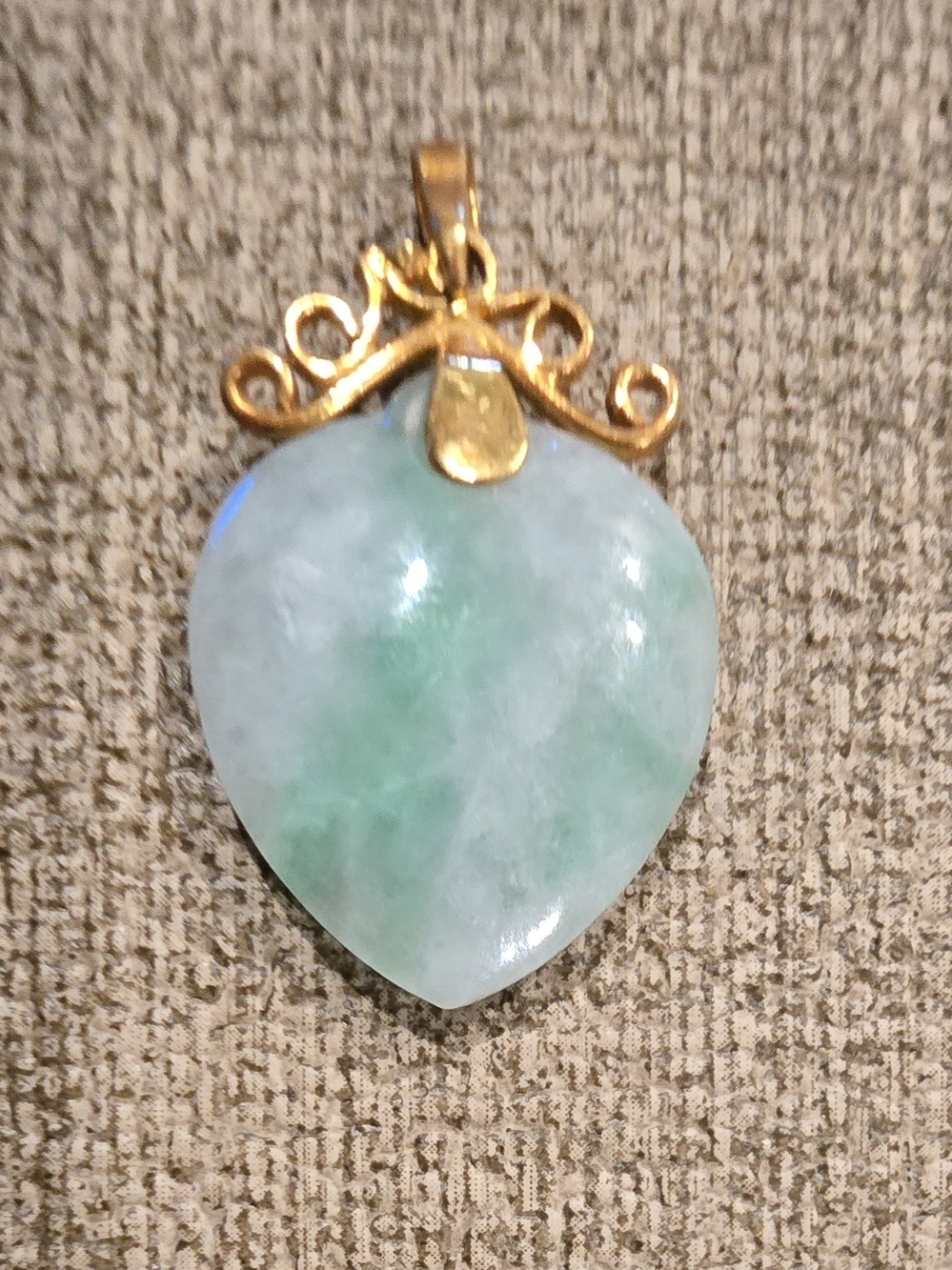 Vintage Jade Pendant Heart Shaped 18k Yellow Gold